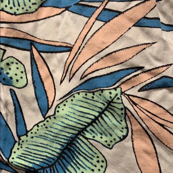 Open Button Back Flora Tank - Picture 4 of 4